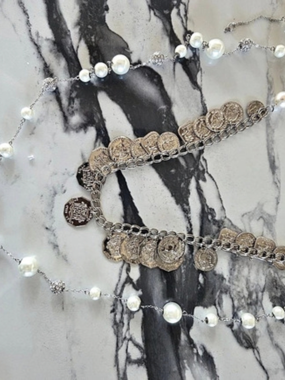Coin Pendant Pearl Necklace Set Like New